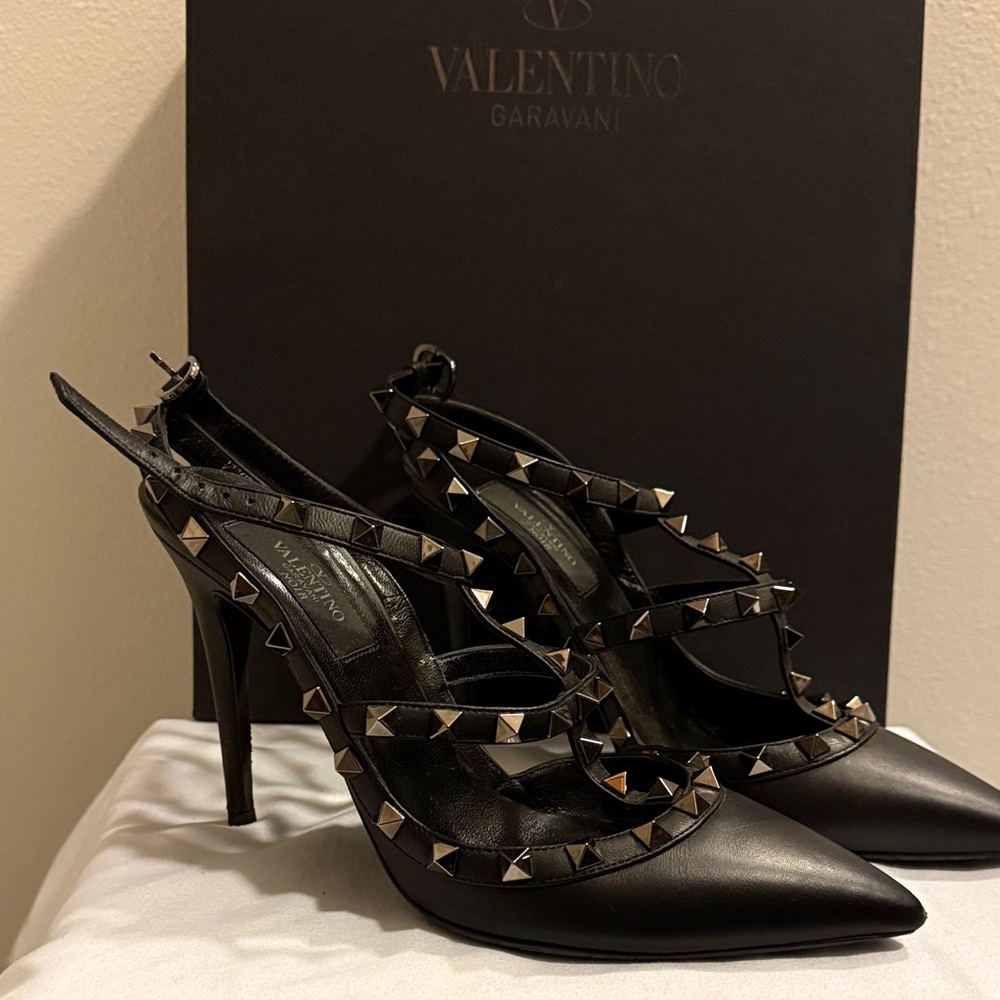 Valentino Garavani Black Rockstud Heels - Picture 4 of 6